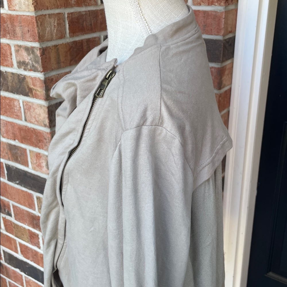 Blue by Saks Fifth Avenue Zipper Front Raw Edge Top - Picture 7 of 13
